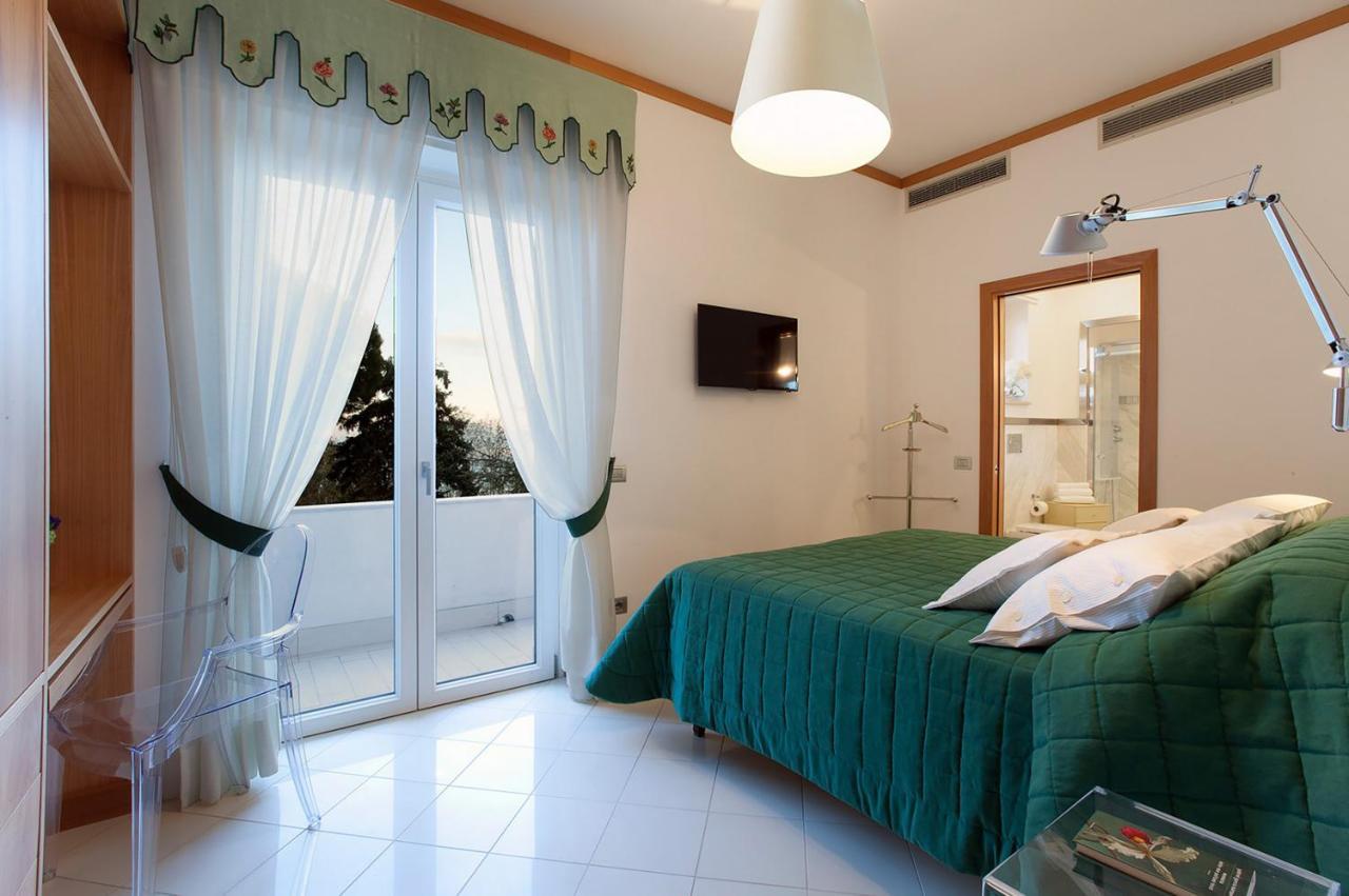 - Daniela Villa Sorrento